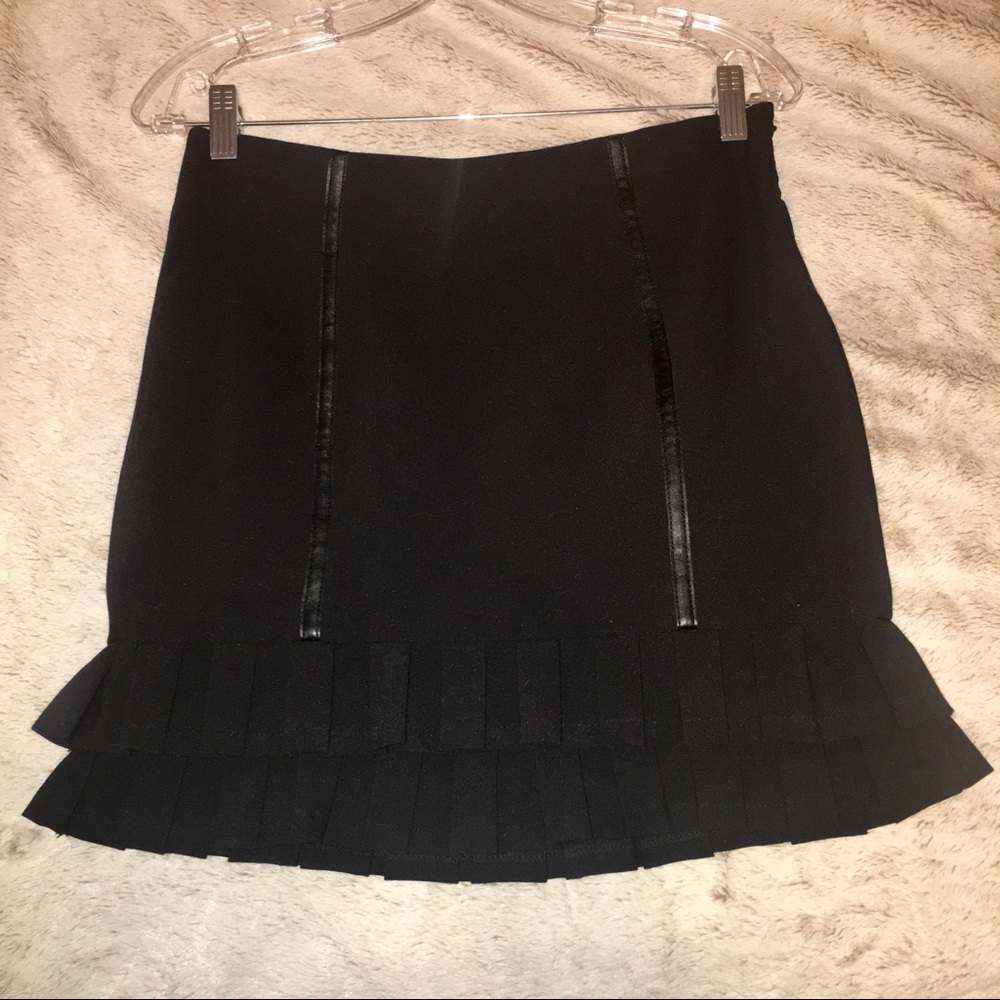 Bebe ruffled mini skirt